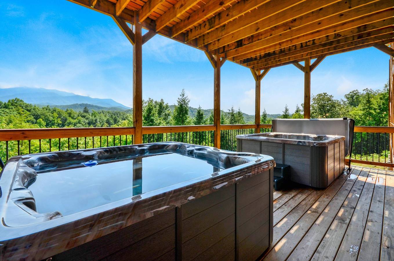 Luxury 14Br Haven: Views, Games, Hot Tubs & More! in Pittman Center, Sevier County
