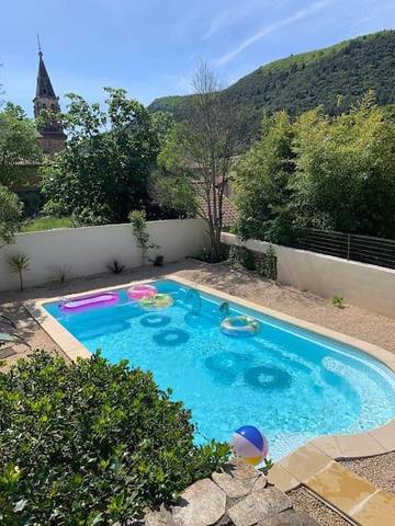 Cottage pour 8 personnes, avec jardin ainsi que piscine et vue à Bessèges