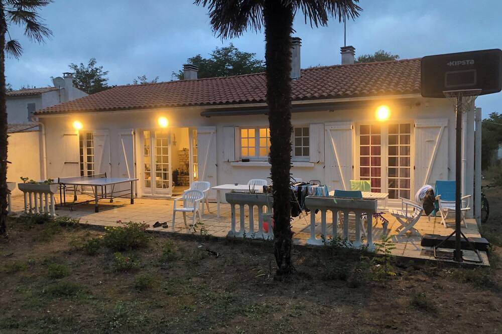3-star seaside house with 10m pool in La Brée-les-Bains, Côte de Beauté