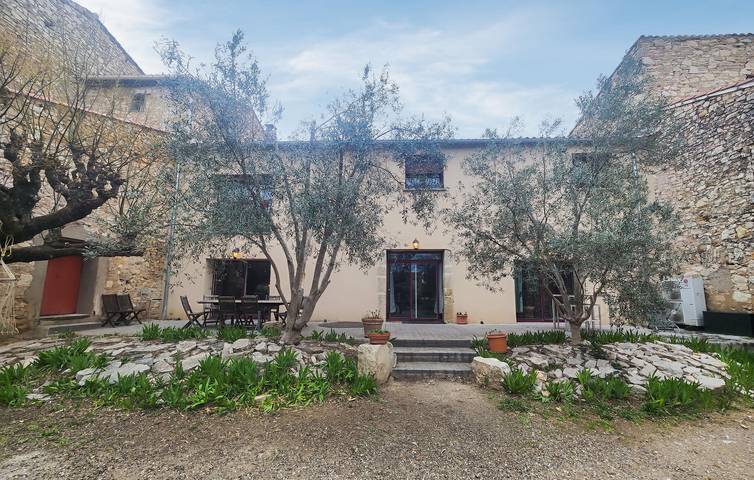 Location de vacances pour 8 personnes, avec Terrasse à Causses-et-Veyran
