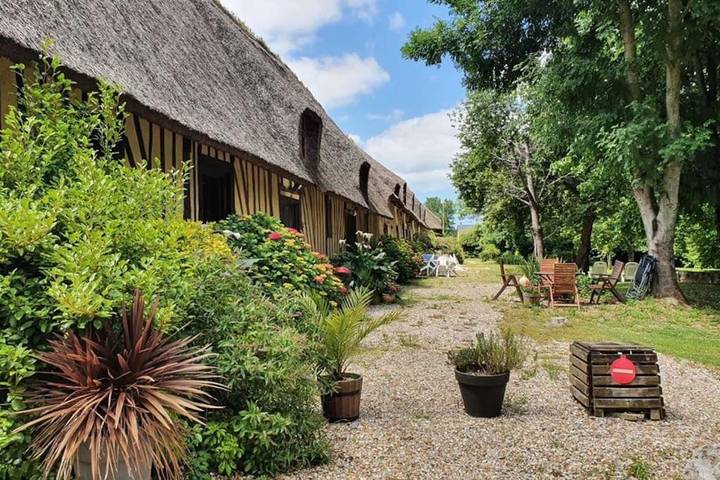 Gîte pour 4 personnes, avec jardin à Berville-sur-Mer - 2