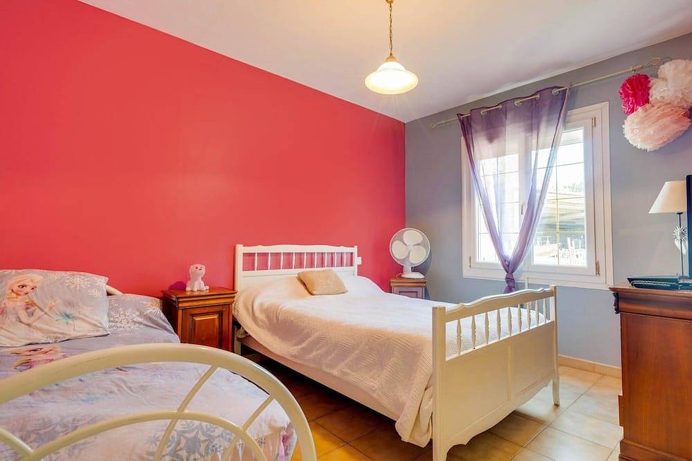 Villa in Provence with Pool and Slide in Sauveterre, Nimes region