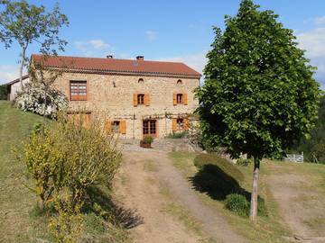 Gîte pour 10 personnes, avec terrasse et piscine en Haute-Loire