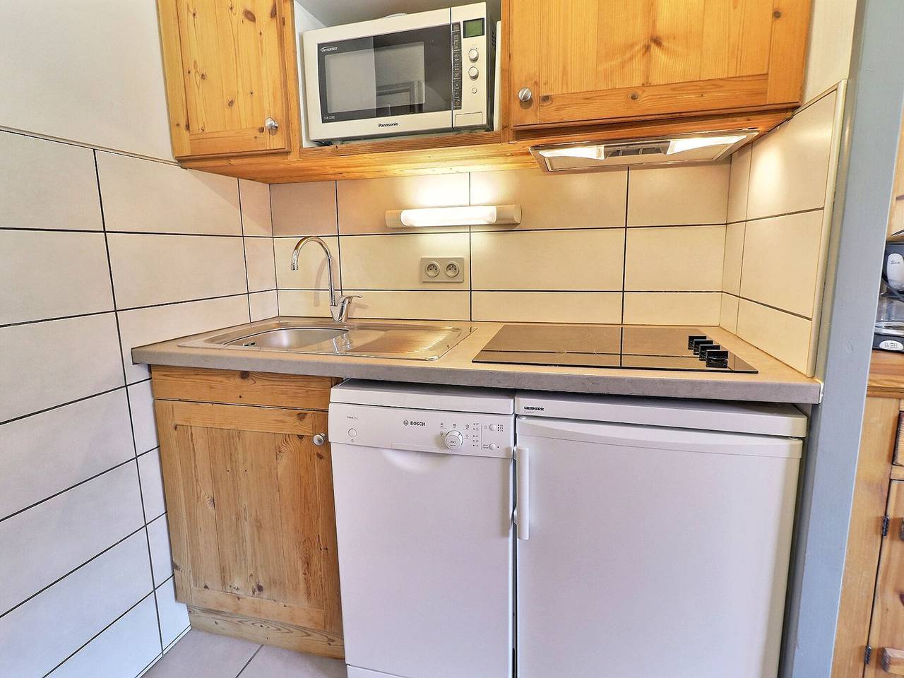 Entire apartment, Cozy 2-Room, Ski-in/Ski-out, Near Shops in La Tania, La Perrière