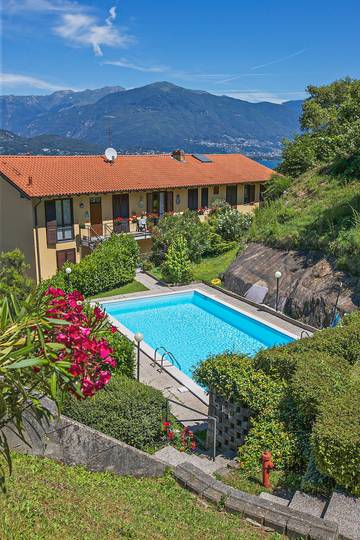 Ferienwohnung für 4 Personen, mit Seeblick und Garten sowie Pool und Terrasse in Maccagno con Pino e Veddasca