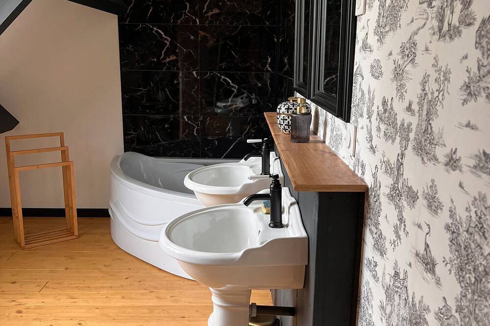 Chambre d'hôtes 'Très Belle Suite Familiale' avec piscine partagée, terrasse privée et Wi-Fi in Luynes, Région de Tours