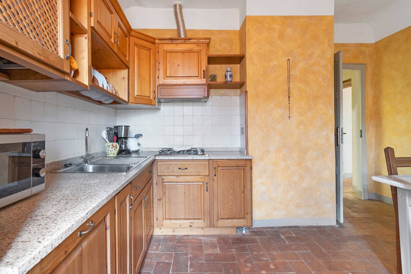 Ganze Wohnung, Ferienwohnung 'Il Marchese' mit Gemeinschaftspool und Gemeinschaftsgarten in Massarosa, Italienische Riviera