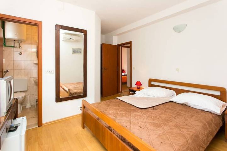 Ganze Wohnung, Bura Apartment mit 2 Schlafzimmern, Terrasse und Meerblick in Mljet