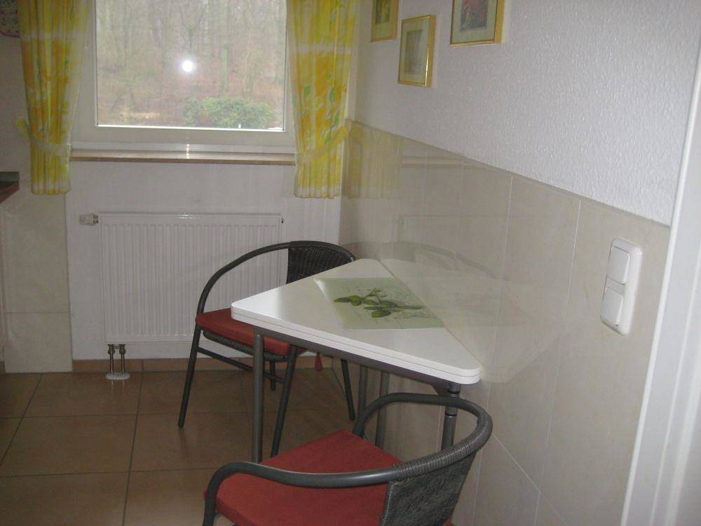 Ganze Ferienwohnung, Fewo Grünes Herz, Dusche und Badewanne in Kieler Förde, Kiel