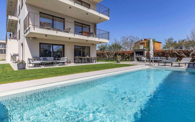 Ferienwohnung für 4 Personen, mit Pool und Balkon sowie Garten - 1
