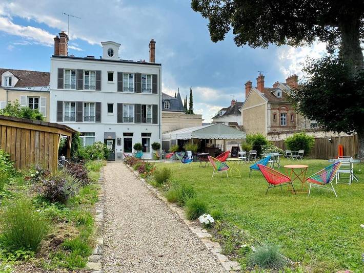 Hotel voor 4 personen, met Terras en Tuin in Fontainebleau