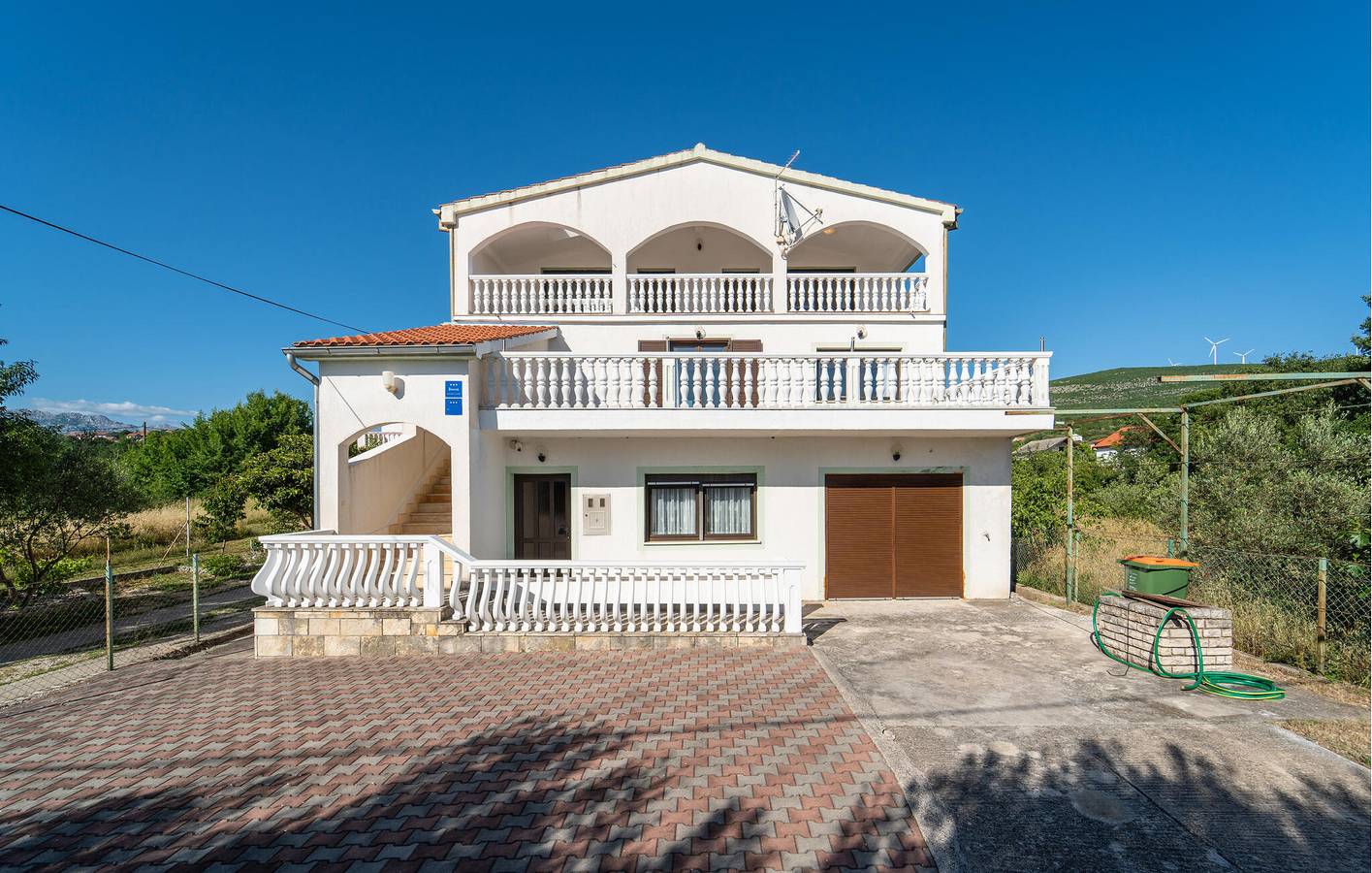 Ganze Ferienwohnung, Gemütliche Unterkunft, 2 km von der Küste entfernt: WLAN, Klimaanlage, Terrasse und Küche in Obrovac, Zadar