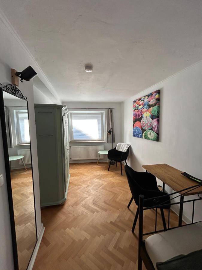 Single Room with Shared Bathroom in Bonn, Rhénanie