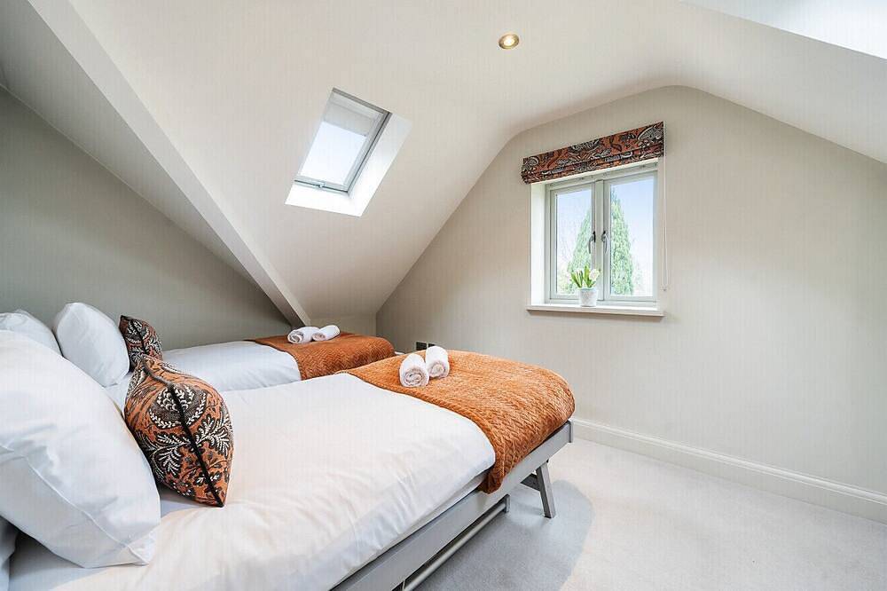 Luxury Countryside Retreat with Pool | Surrey Hills Escape - Pass the Keys in Effingham, Guildford