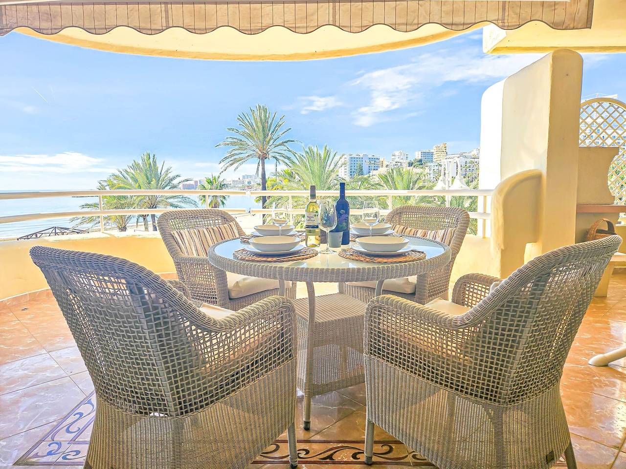 Entire apartment, Beachfront property in Benalmadena marina in Benalmádena Costa, Benalmádena