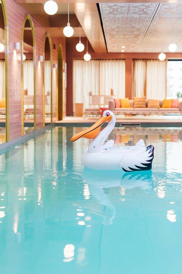 Hôtel pour 2 personnes, avec jacuzzi et terrasse ainsi que sauna et piscine, animaux acceptés