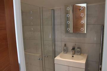 Holiday Home for 8 People in Milford-on-Sea, Hampshire, Photo 4