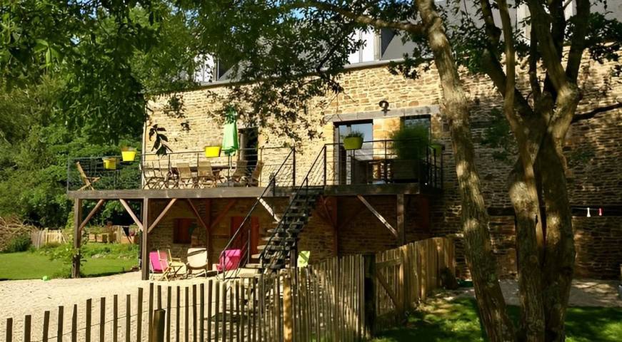 Gîte pour 14 personnes, avec terrasse et jardin