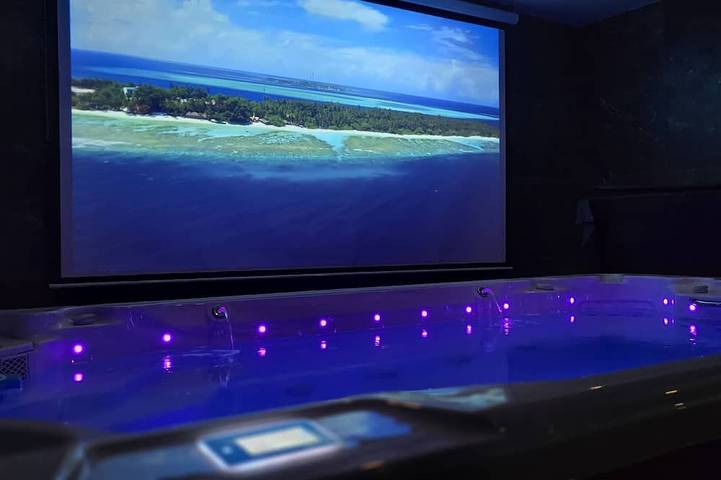 Location de vacances pour 15 personnes, avec Jacuzzi et Terrasse ainsi que Piscine et Sauna à Muntzenheim