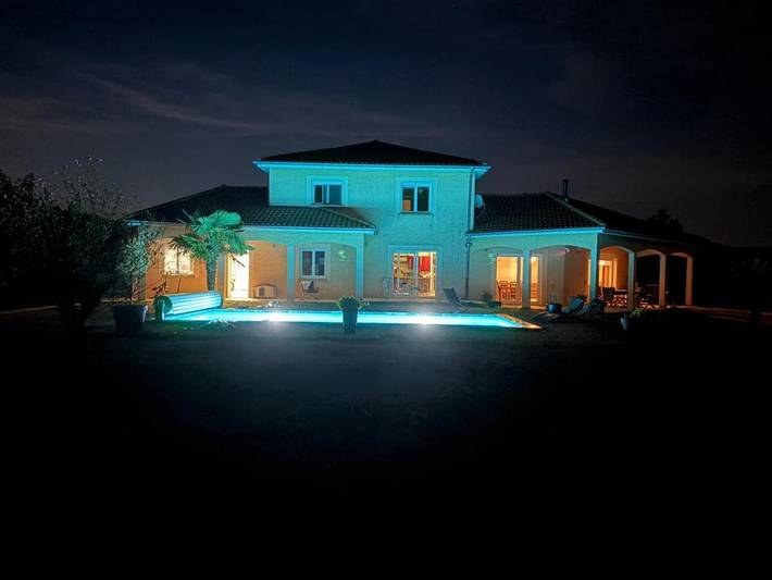 Location de vacances pour 5 personnes, avec Terrasse et Jardin ainsi que Piscine et Vue dans Isle-sur-Marne