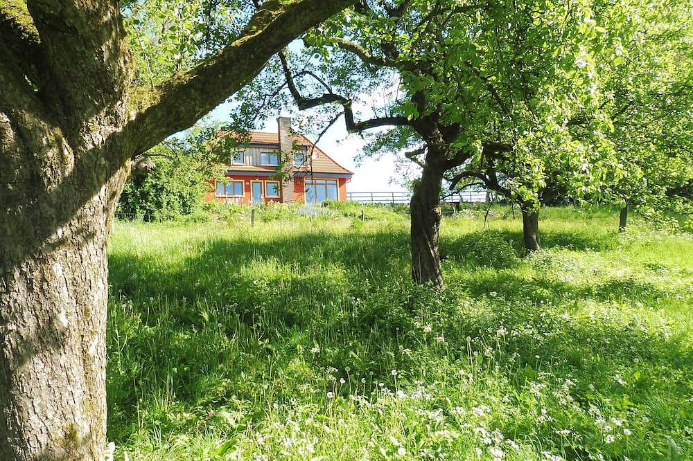 Kleine Villa im wilden Garten in Gummersbach, Oberbergischer Kreis