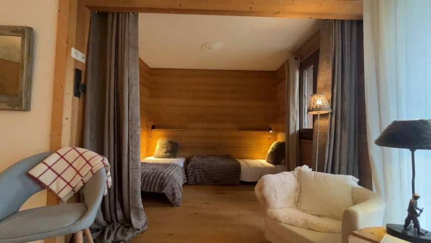 Ganze Wohnung, Ferienwohnung 'Chez Roll' mit Balkonen und privatem Parkplatz in Bourg-Saint-Maurice, Albertville und Umgebung