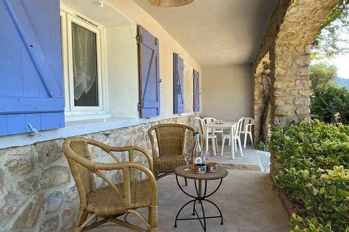 Gîte pour 2 personnes, avec terrasse et jardin dans Mont Faron - 4