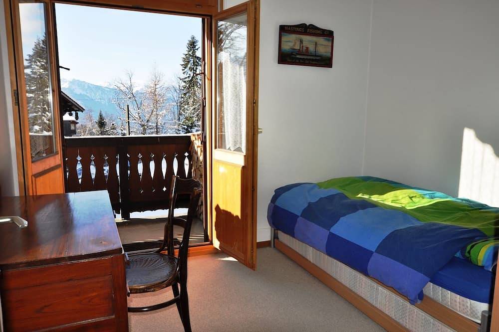 Appartement entier, L'immeuble La Gare se trouve en dessus de la Place de la Barboleuse à Gryon à côté de la gare et la in Gryon, Alpes Vaudoises