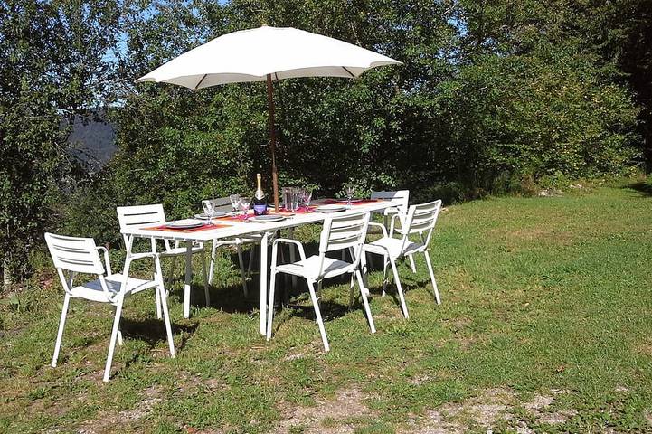 Gîte pour 6 personnes, avec terrasse et jardin