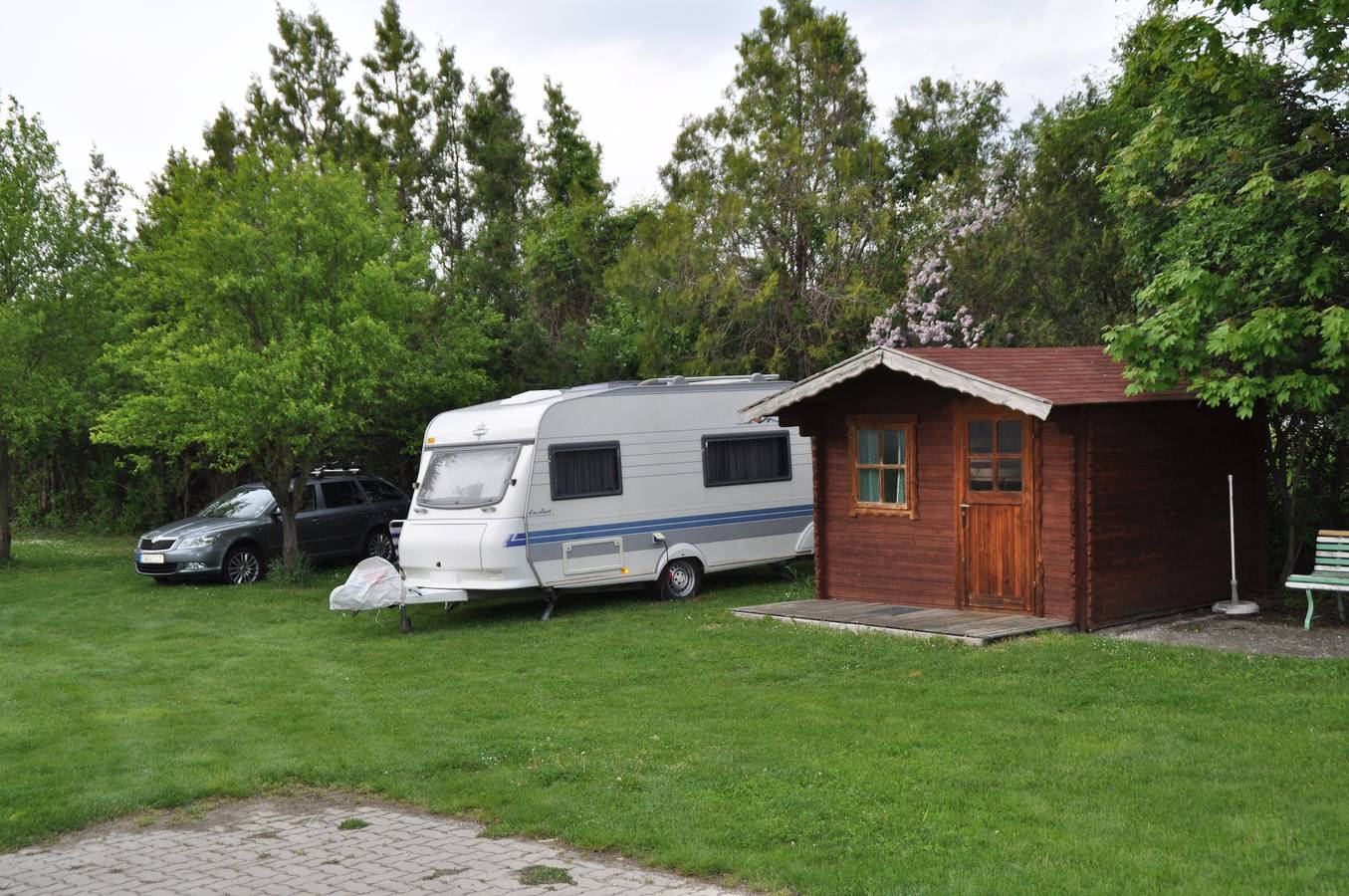 Ganze Ferienwohnung, Camping Petronell - Holzhütte in Petronell-Carnuntum, Bezirk Bruck an der Leitha