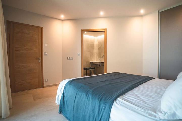 Villa Romana : Luxe et Relaxation avec Piscine Privée et Jacuzzi Exclusif in Espalion, L'Aubrac