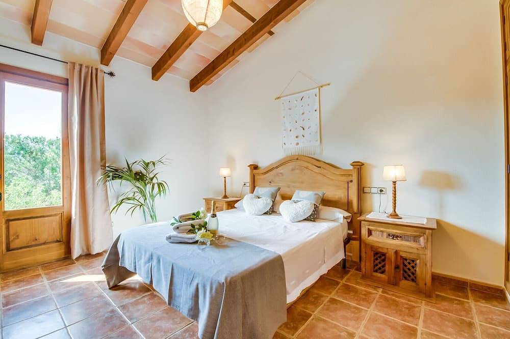 Centrally located Finca Mallorca Sa Tanqueta Pool in Inca, Majorca Center