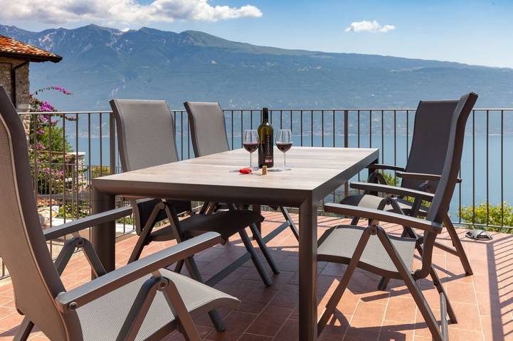 Ferienhaus für 6 Personen, mit Terrasse und Garten sowie Ausblick in Gargnano