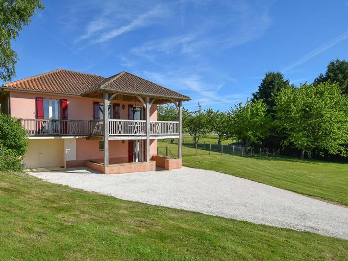 Location de vacances pour 6 personnes, avec jardin ainsi que piscine et terrasse, adapté aux familles à Saint-Médard-d'Excideuil - 4