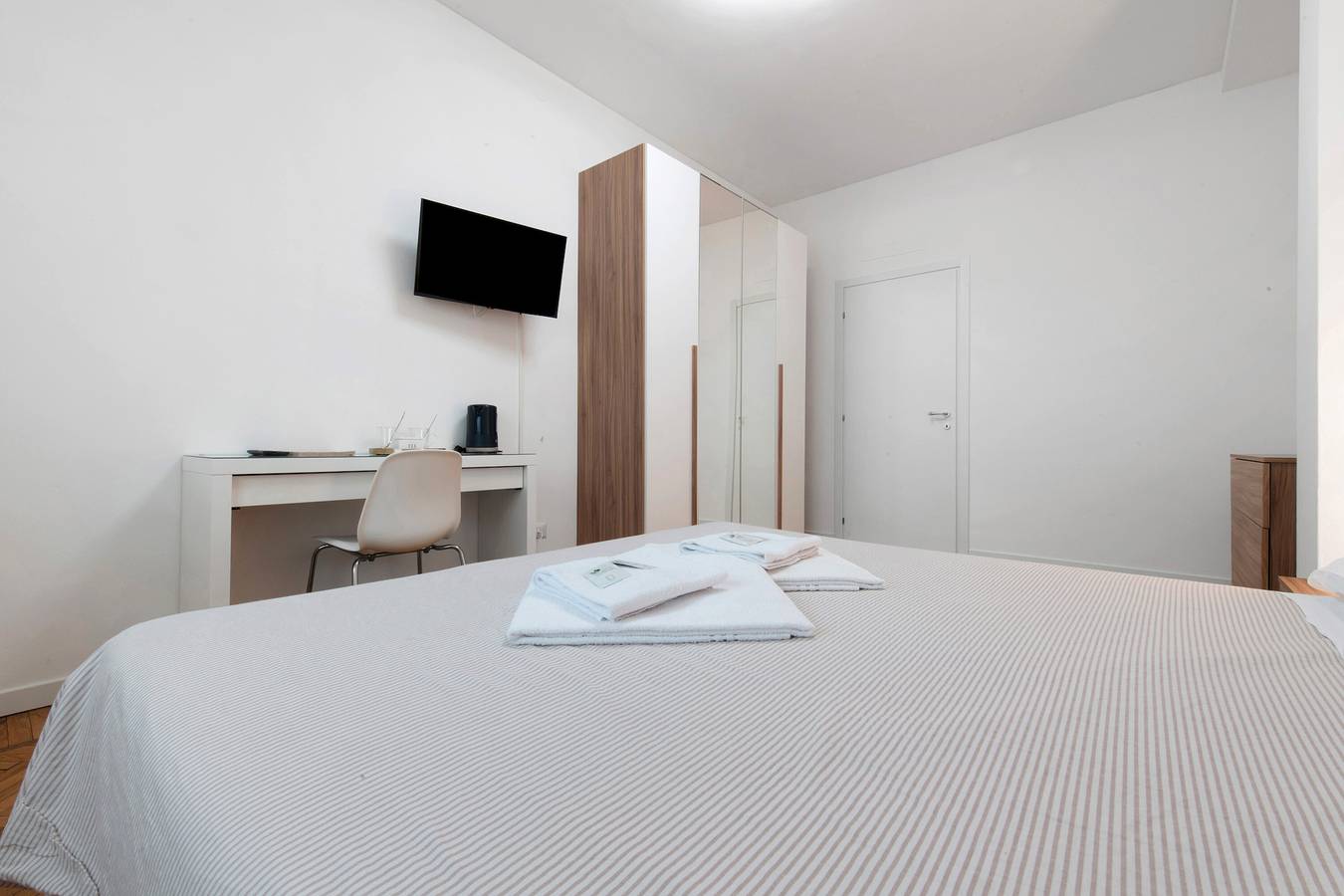 Room 'Enza 2' with Wi-Fi in Bergamo, Bergamo Province