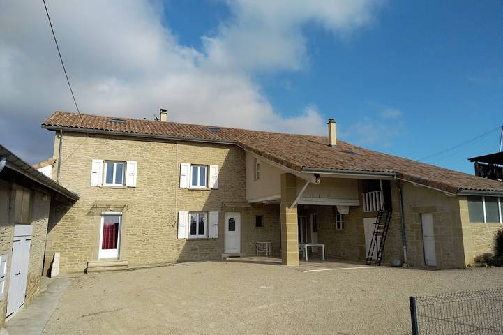 Location de vacances pour 14 personnes, avec jardin dans Saint-Bardoux