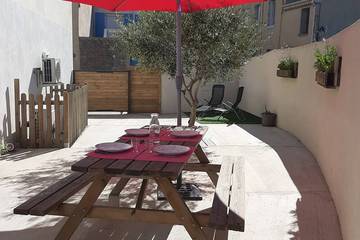 Gîte pour 4 personnes, avec terrasse et jardin dans Tour Barberousse Chateau De Gruissan