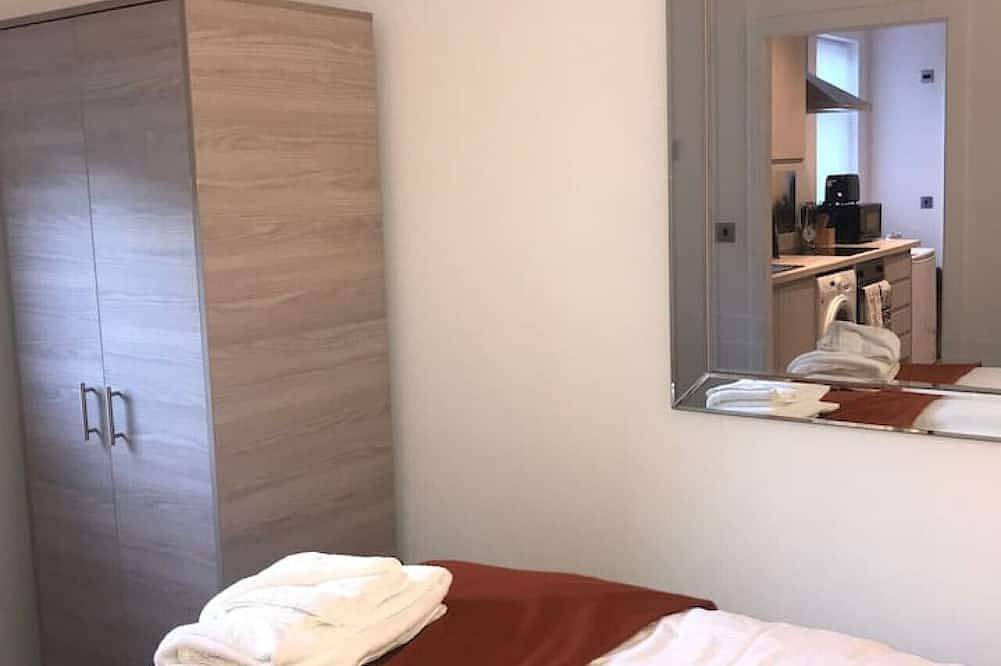 Entire apartment, Winter Gardens Service Apartment 1 bed Studio in Blackpool Pleasure Beach, North West England