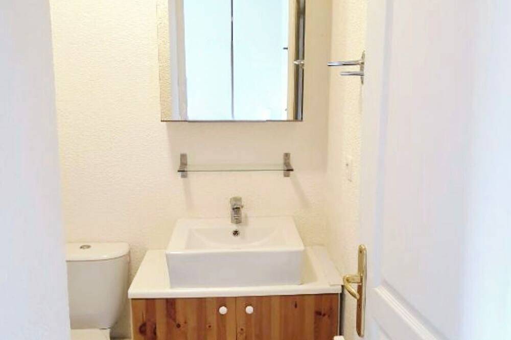 Entire apartment, Studio Montbrun-les-Bains, Le Hameau des Sources, village view and Mont Ventoux in Montbrun-les-Bains, Nyons region