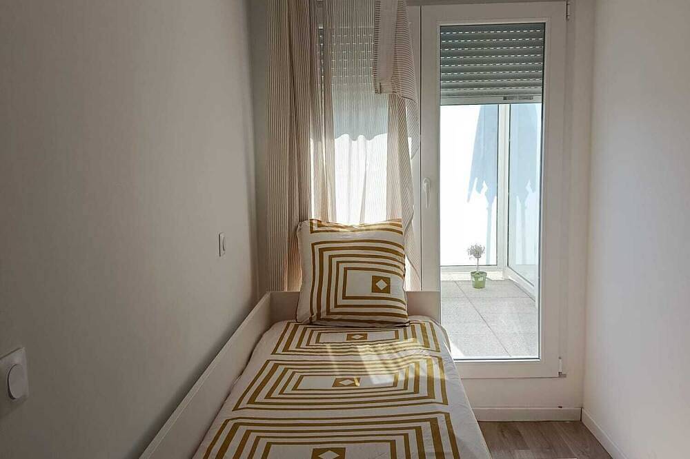 Apartamento entero, New duplex • Parking• 4 bedrooms• 10 people•Paris, Villepinte Expo & Cdg Airport in Le Blanc-Mesnil, Sena-Saint Denis