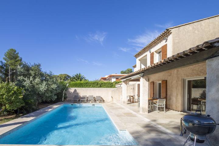 Location de vacances pour 10 personnes, avec jardin et terrasse, animaux acceptés dans Boulouris - 2