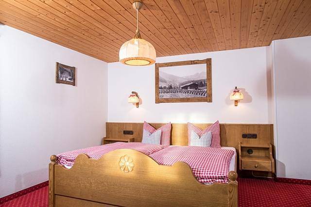 Ganze Ferienwohnung, Doppelzimmer mit Bergblick Nr. 10 in Mittelberg, Kleinwalsertal