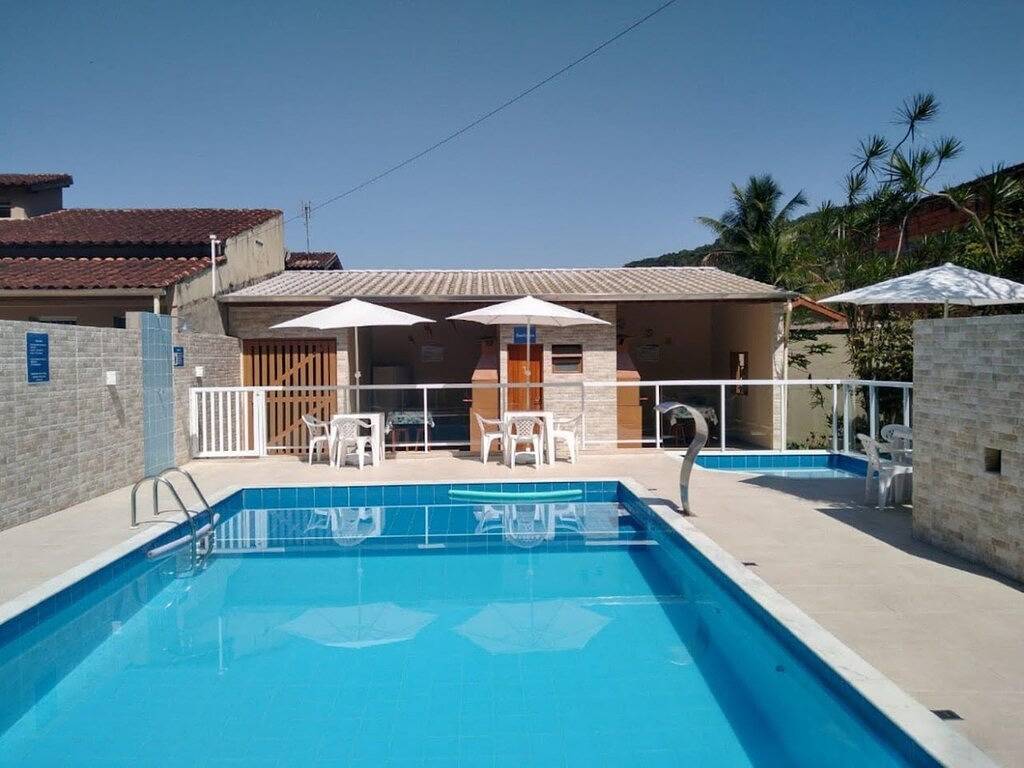 Ganze Wohnung, Möblierte Küchenzeile mit Pool und Freizeitbereich in der Nähe. der Strand Martim de Sá in Caraguatatuba, Região Metropolitana do Vale do Paraíba e Litoral Norte