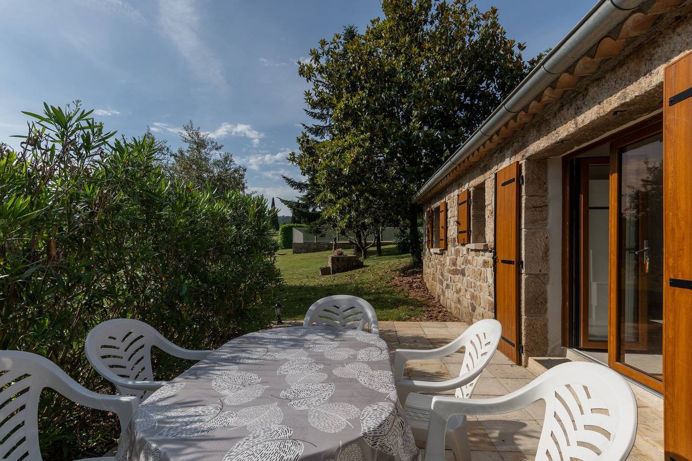 Maison 'Les Sources Gîte Calabert' avec piscine partagée, terrasse privée et climatisation in Chambonas, Parc naturel régional des Monts d'Ardèche