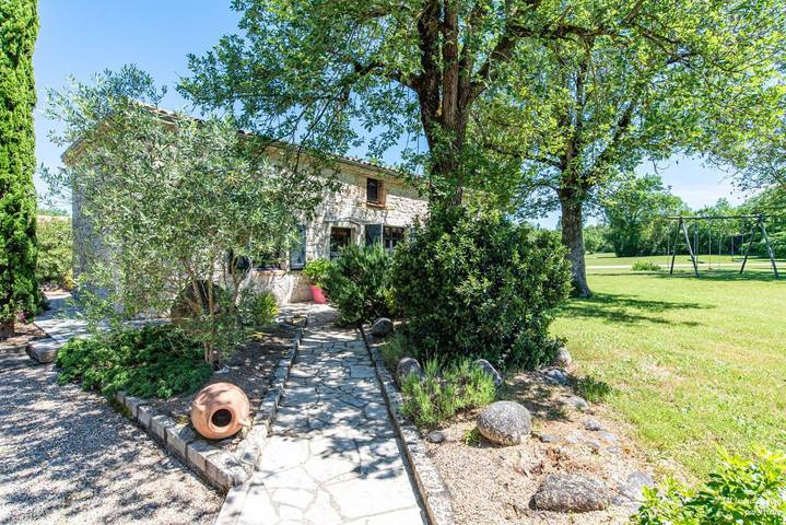 Gîte pour 5 personnes, avec jardin ainsi que terrasse et piscine à Monteils