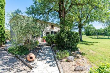 Gîte pour 5 personnes, avec terrasse ainsi que piscine et jardin dans le Tarn-et-Garonne