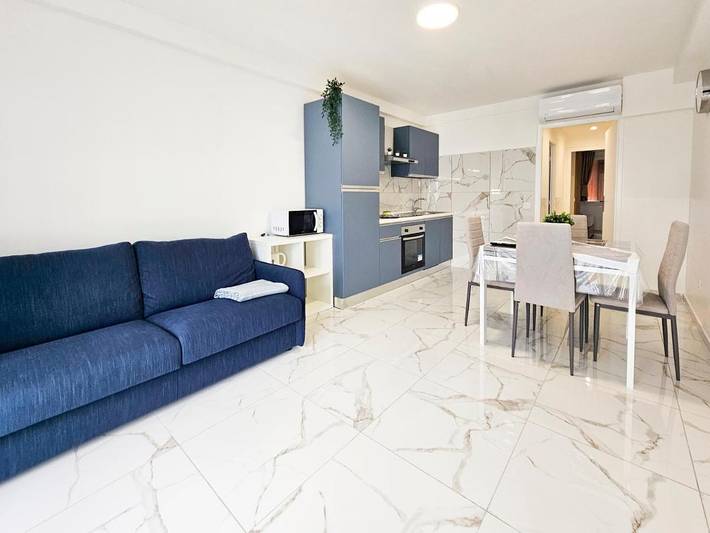 Gîte pour 8 personnes, avec vue et terrasse dans Plage Fabron Bambou Nice - 3