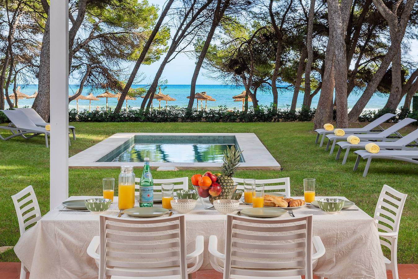 Casa Vacanze 'Villamar - Splendida Fronte Mare' con Vista Mare, Wi-Fi e Aria Condizionata in Playa de Alcudia, Alcúdia