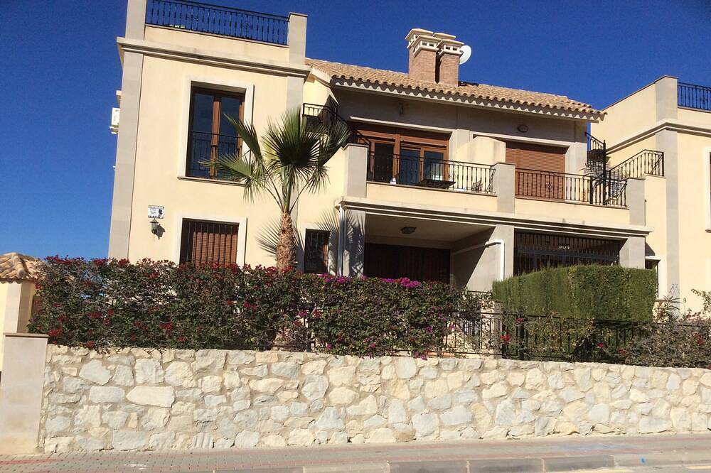 Ganze Wohnung, App, 2 Schlafzimmer, 2 Bäder. Küche, 2 Terrassen, Durchschn. Schwimmbad + Parkplatz in Orihuela, Costa Blanca