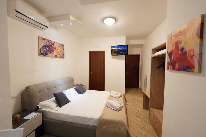 Chambre d’hôte pour 2 personnes, avec vue et terrasse, animaux acceptés à Naples - 3